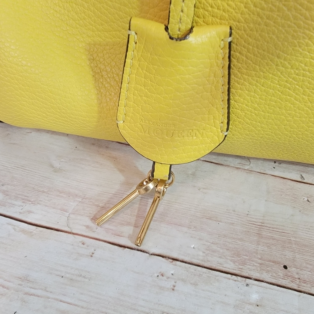 Alexander McQueen Skull Padlock yellow Tote - Picture 9 of 16